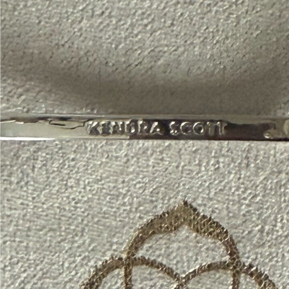 Kendra Scott Edie Cuff Bracelet Silver tone with Opal stones - Picture 5 of 5